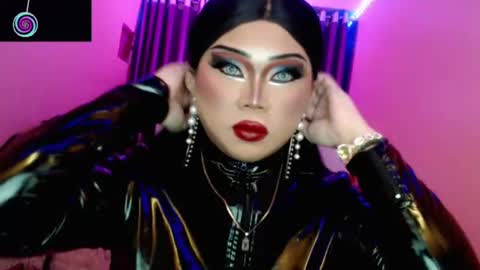 Snapshot of amiadoll chatting on July 12, 1:46 pm Queen Mireska online show from July 12, 1:46 pm