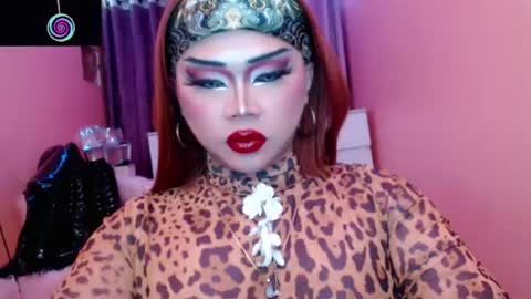 Snapshot of amiadoll chatting on July 27, 11:50 am Queen Mireska online show from July 27, 11:50 am