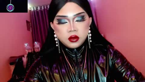 Snapshot of amiadoll chatting on July 31, 2:05 pm Queen Mireska online show from July 31, 2:05 pm