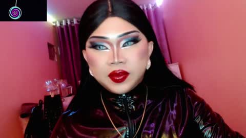 Snapshot of amiadoll chatting on August 1, 2:38 pm Queen Mireska online show from August 1, 2:38 pm