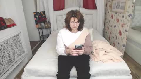 Ami online show from December 15, 5:44 am