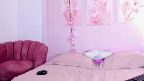 Snapshot of amiiclark chatting on February 6, 7:17 pm AmiiClark online show from February 6, 7:17 pm