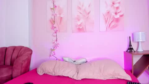 Snapshot of amiiclark chatting on February 18, 7:10 pm AmiiClark online show from February 18, 7:10 pm