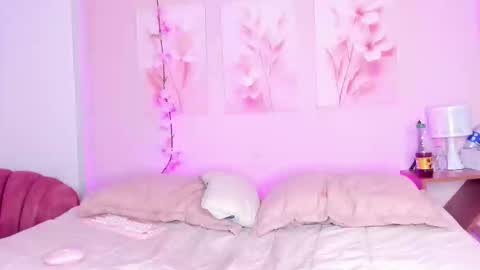 AmiiClark  online show from March 22, 7:06 pm