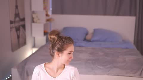 Snapshot of amillygil chatting on November 23, 9:09 am Emily online show from November 23, 9:09 am