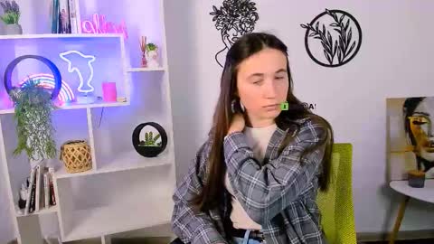 Snapshot of amina_chilli chatting on February 9, 6:06 am amina_chilli online show from February 9, 6:06 am