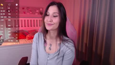 Snapshot of aminegulse chatting on September 15, 1:05 am Camilla online show from September 15, 1:05 am