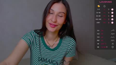 Snapshot of aminegulse chatting on October 23, 11:35 pm Camilla online show from October 23, 11:35 pm