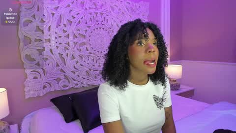 amirajones online show from May 13, 8:38 pm