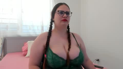 Amira Vyxen online show from April 8, 6:13 am