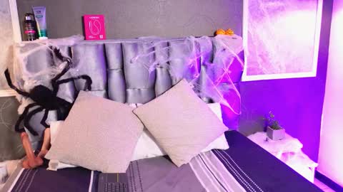 Snapshot of ammber_mjs chatting on October 22, 1:22 pm ammber_mjs online show from October 22, 1:22 pm