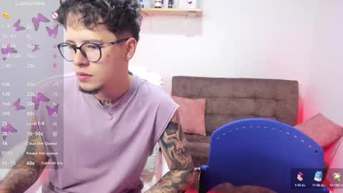 ammy and thyler online show from December 5, 9:06 am