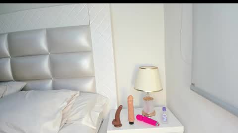 Snapshot of ammycollins28 chatting on September 11, 2:44 am online show from September 11, 2:44 am