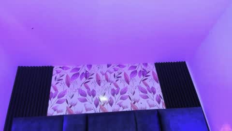 Snapshot of ammyjoness_ chatting on February 10, 9:36 pm Ammy Jones online show from February 10, 9:36 pm