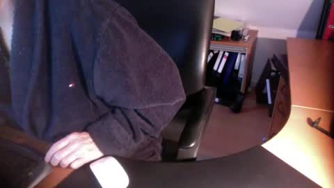 Snapshot of amor2200 chatting on December 5, 8:22 am Amor2200 online show from December 5, 8:22 am