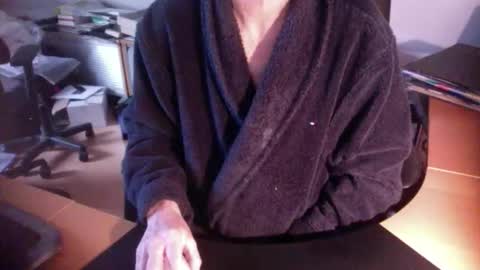 Snapshot of amor2200 chatting on January 23, 8:04 am Amor2200 online show from January 23, 8:04 am