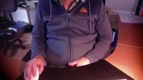 Snapshot of amor2200 chatting on October 15, 7:41 am Amor2200 online show from October 15, 7:41 am