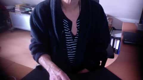 Snapshot of amor2200 chatting on November 22, 10:47 am Amor2200 online show from November 22, 10:47 am