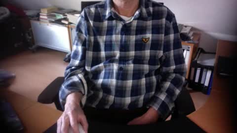 Snapshot of amor2200 chatting on November 24, 8:25 am Amor2200 online show from November 24, 8:25 am