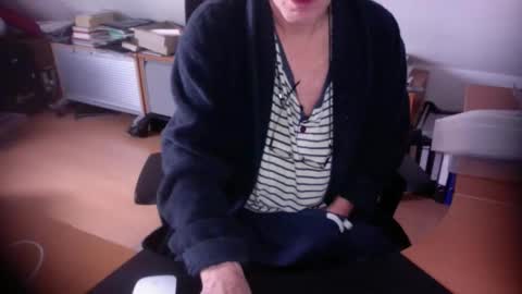 Snapshot of amor2200 chatting on November 30, 12:20 pm Amor2200 online show from November 30, 12:20 pm