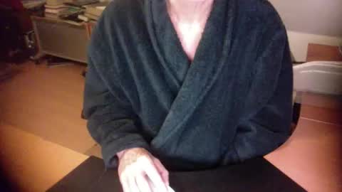 Snapshot of amor2200 chatting on December 1, 1:21 am Amor2200 online show from December 1, 1:21 am