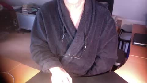 Snapshot of amor2200 chatting on December 4, 9:29 am Amor2200 online show from December 4, 9:29 am