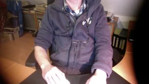 Snapshot of amor2200 chatting on December 14, 5:40 pm Amor2200 online show from December 14, 5:40 pm