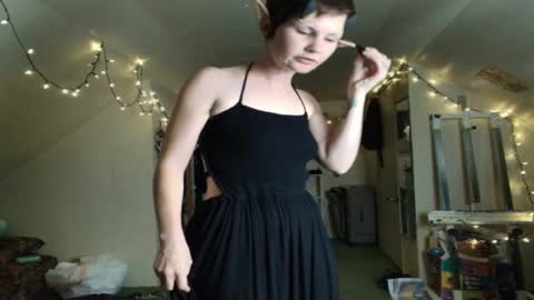 Snapshot of amoramystic chatting on October 26, 3:23 am Amora Mystic online show from October 26, 3:23 am