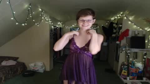 Snapshot of amoramystic chatting on November 30, 4:49 am Amora Mystic online show from November 30, 4:49 am