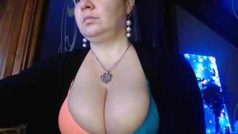 amorelara online show from December 12, 6:47 am