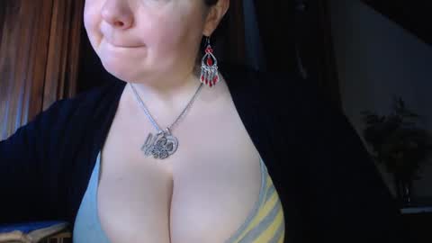 amorelara online show from February 1, 4:14 am