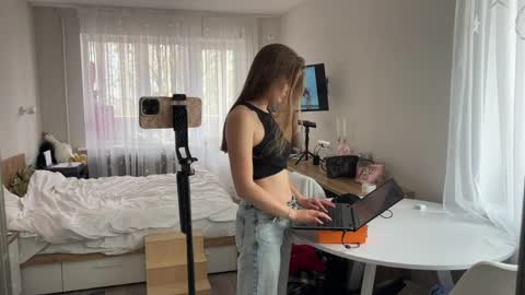 amorelle_ online show from April 13, 7:58 am