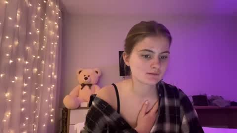 amorelle_ online show from April 13, 8:03 pm