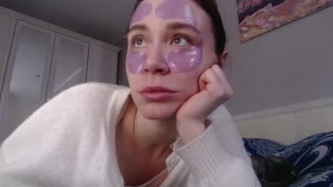 miss unforgettable online show from December 17, 10:43 am