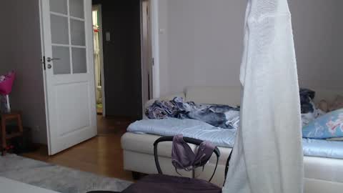 miss unforgettable online show from April 12, 9:58 am