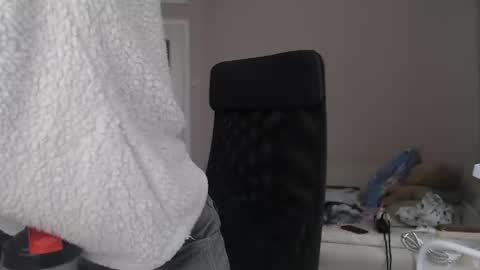 miss unforgettable online show from April 18, 11:47 am