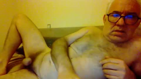 Snapshot of amstel69 chatting on October 3, 3:20 pm amstel69 online show from October 3, 3:20 pm