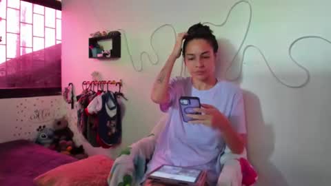 Snapshot of amy_and_eloise chatting on October 3, 3:09 pm AmyEloise online show from October 3, 3:09 pm