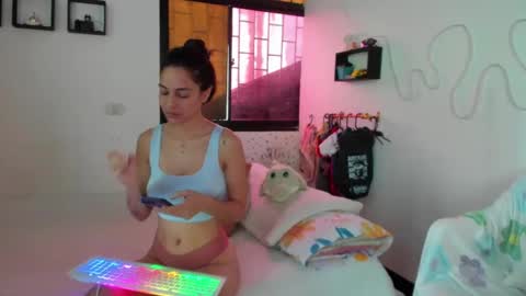 Snapshot of amy_and_eloise chatting on October 8, 2:36 pm AmyEloise online show from October 8, 2:36 pm