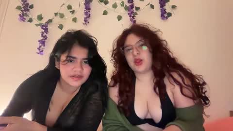 mochi and amy online show from June 9, 3:29 am