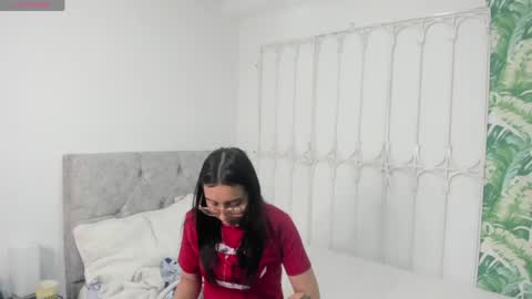 Snapshot of amy_fox2 chatting on May 4, 2:02 pm Amy online show from May 4, 2:02 pm