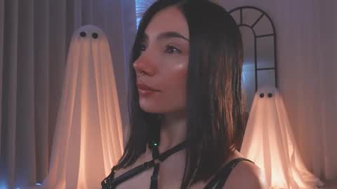 Snapshot of amyarmstrong chatting on October 20, 2:28 pm Amy Armstrong online show from October 20, 2:28 pm