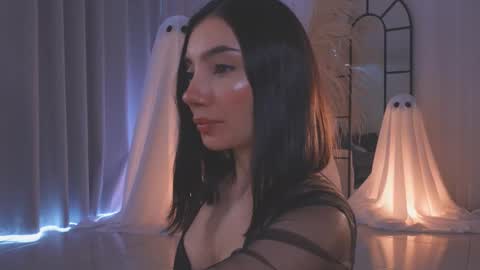 Snapshot of amyarmstrong chatting on October 27, 7:40 pm Amy Armstrong online show from October 27, 7:40 pm