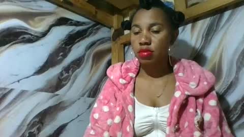 Snapshot of amyatche chatting on June 22, 5:37 am Amyatche online show from June 22, 5:37 am
