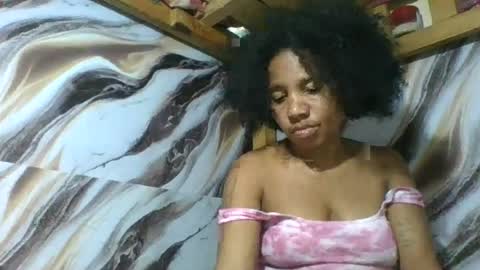 Snapshot of amyatche chatting on June 28, 5:41 pm Amyatche online show from June 28, 5:41 pm