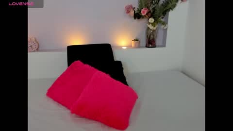 Snapshot of amybarton chatting on December 28, 4:30 pm My name is AMY... Nice to meet you thumb up me please its important online show from December 28, 4:30 pm