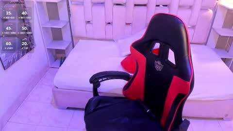 Snapshot of amyevan_ chatting on October 11, 10:19 pm amyevan_ online show from October 11, 10:19 pm