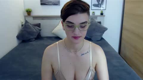 Snapshot of amylexy chatting on November 15, 6:33 am Hi there guys My pleasure in your hands pvt is open online show from November 15, 6:33 am