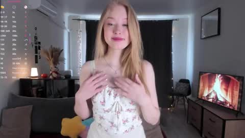 Snapshot of amylouwood chatting on February 18, 6:42 am Amy online show from February 18, 6:42 am