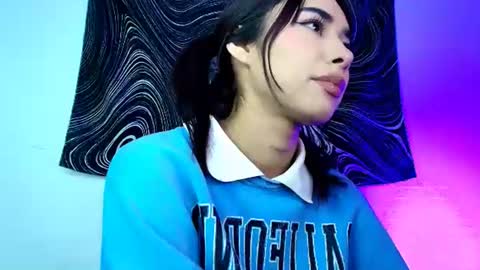 Snapshot of amyolimpo chatting on July 8, 11:31 pm Amy ... Nice to meet u thumb up me please its important online show from July 8, 11:31 pm